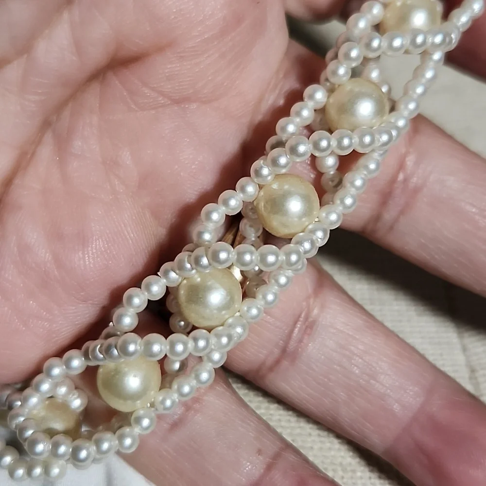 VINTAGE Coustume Jewelry Larger Pearl Wraped in Smaller Pearl Twisted Necklace - Picture 3 of 5